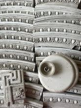 Załaduj obraz do przeglądarki galerii, PODSTAWKA CUZCO SZARA